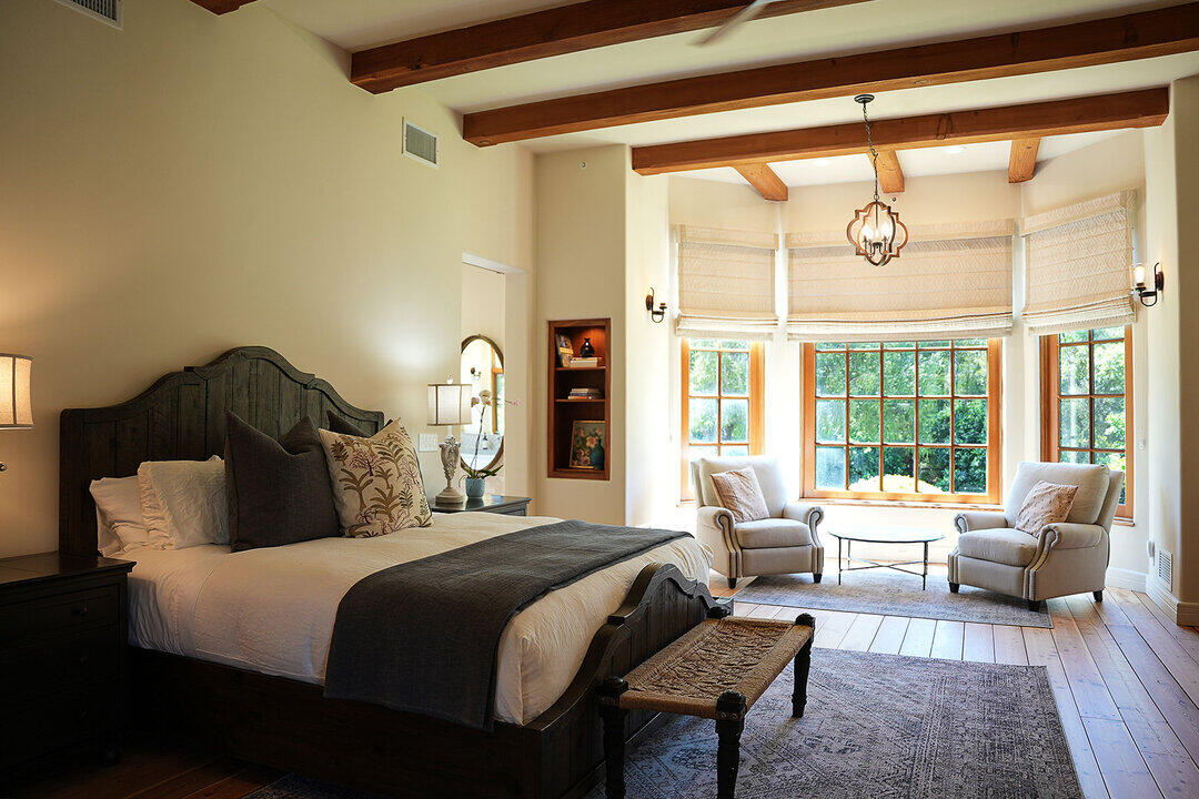 Bedroom with vanity mirror and double sofas