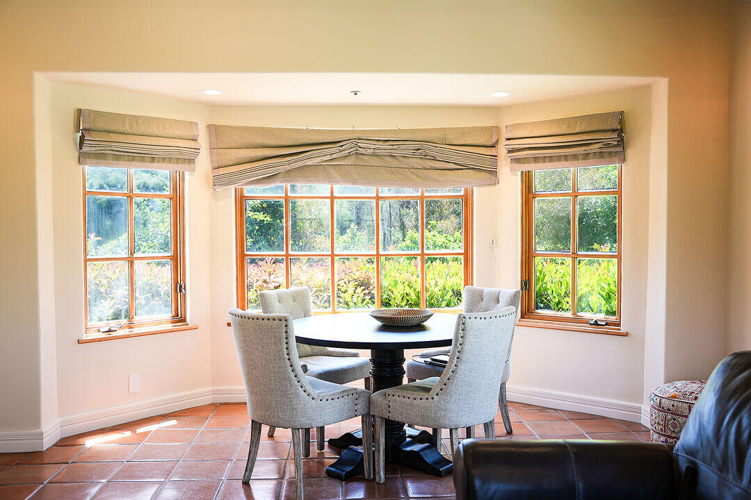 Dining area with round table